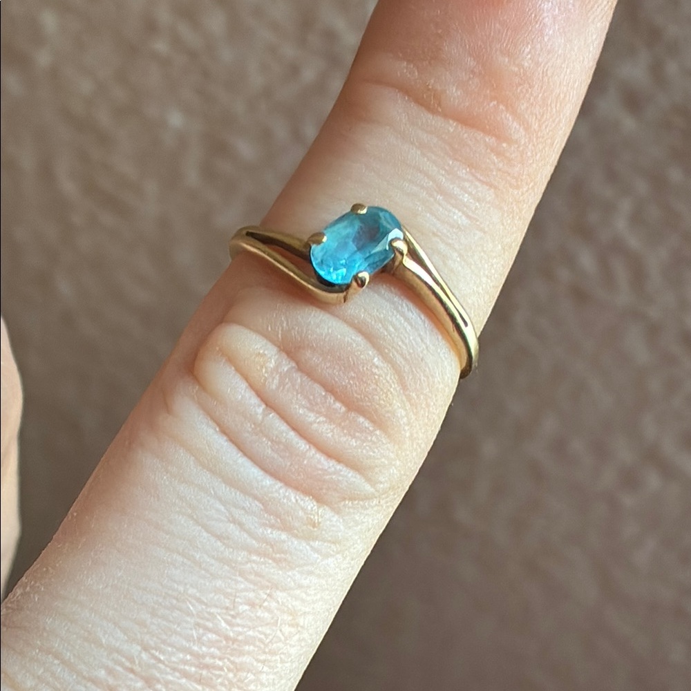 Swiss Blue Topaz Oval 10k Gold Split Shank Ring
